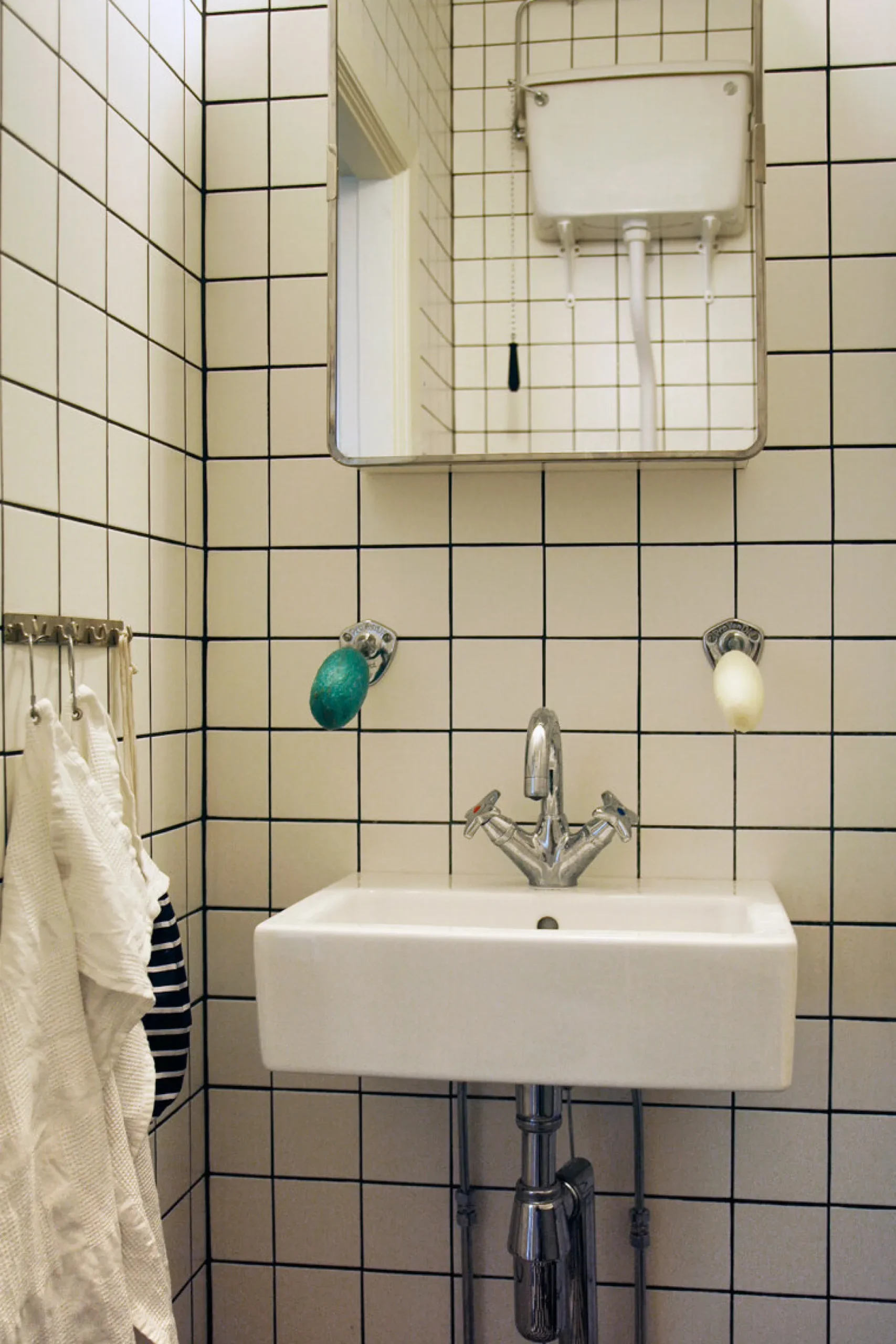 Badrumsskåp plåt större